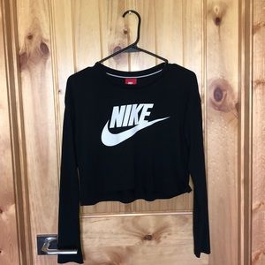 cropped black NIKE long sleeve